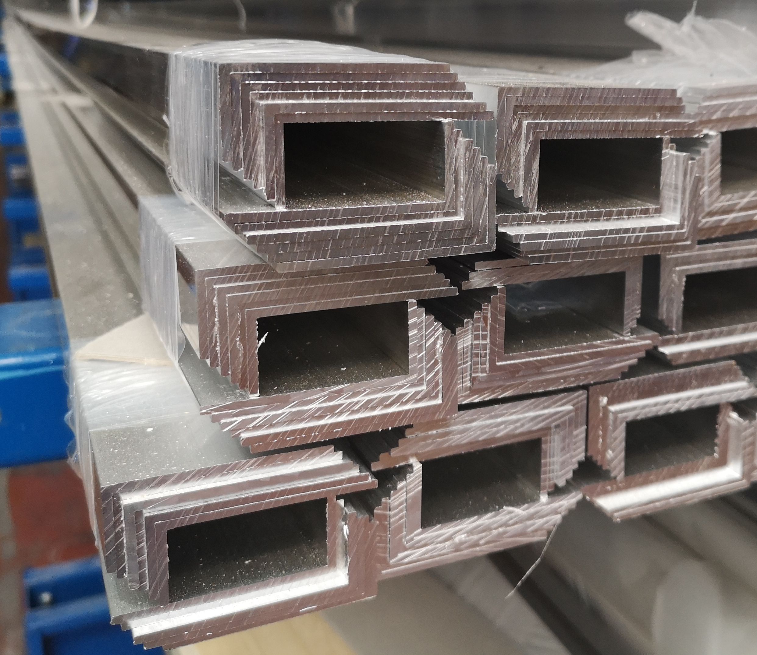 extruded aluminum corners