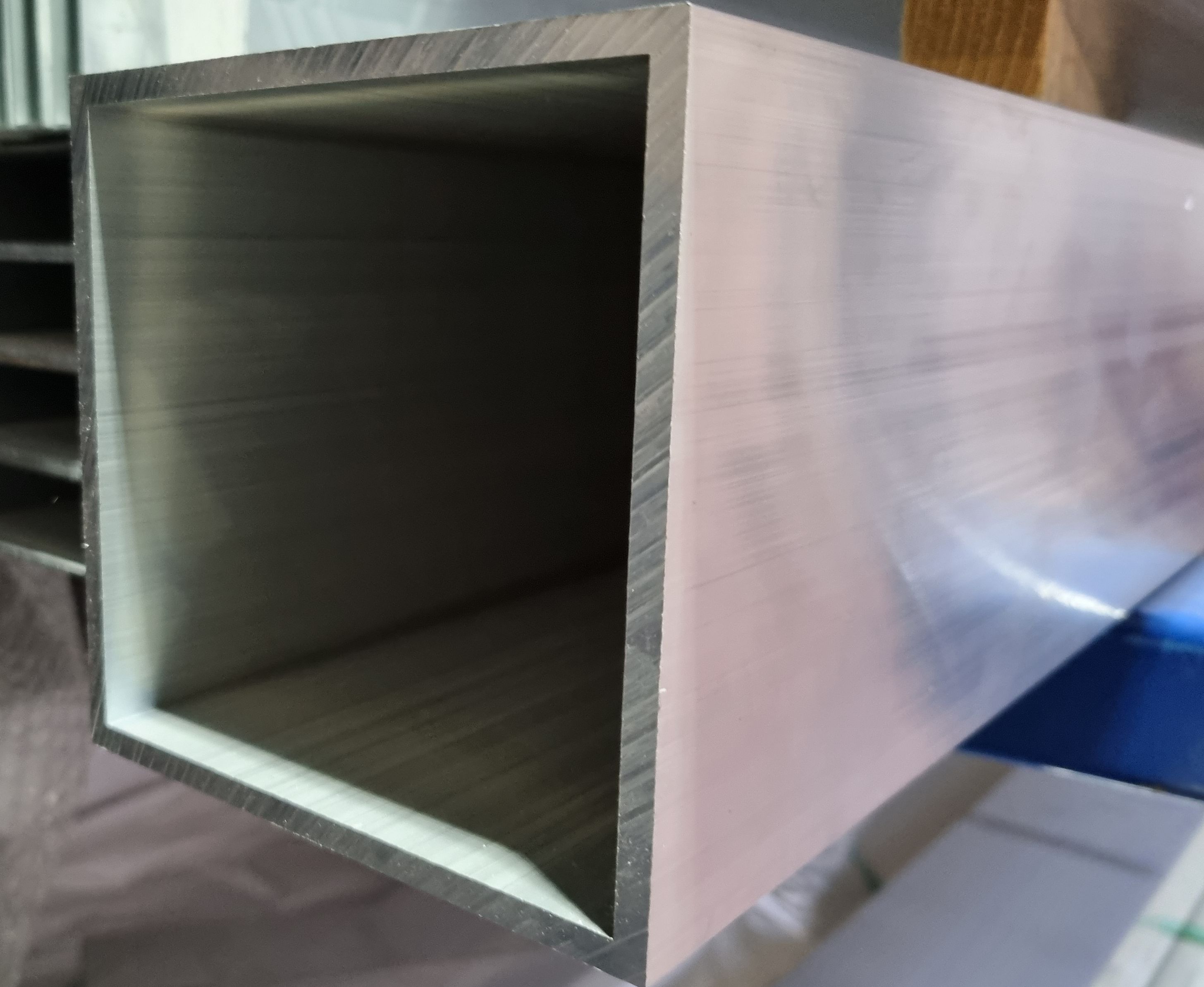 Vierkantrohrprofile aus Aluminium