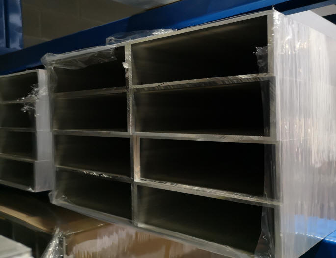 tubes rectangulaires en aluminium